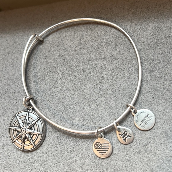Alex and Ani Star of Venus bracelet - Picture 1 of 3